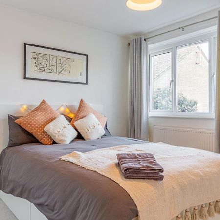 Вілла Modern 2 Bd W/ Garden In The Heart Of Tetbury! Екстер'єр фото