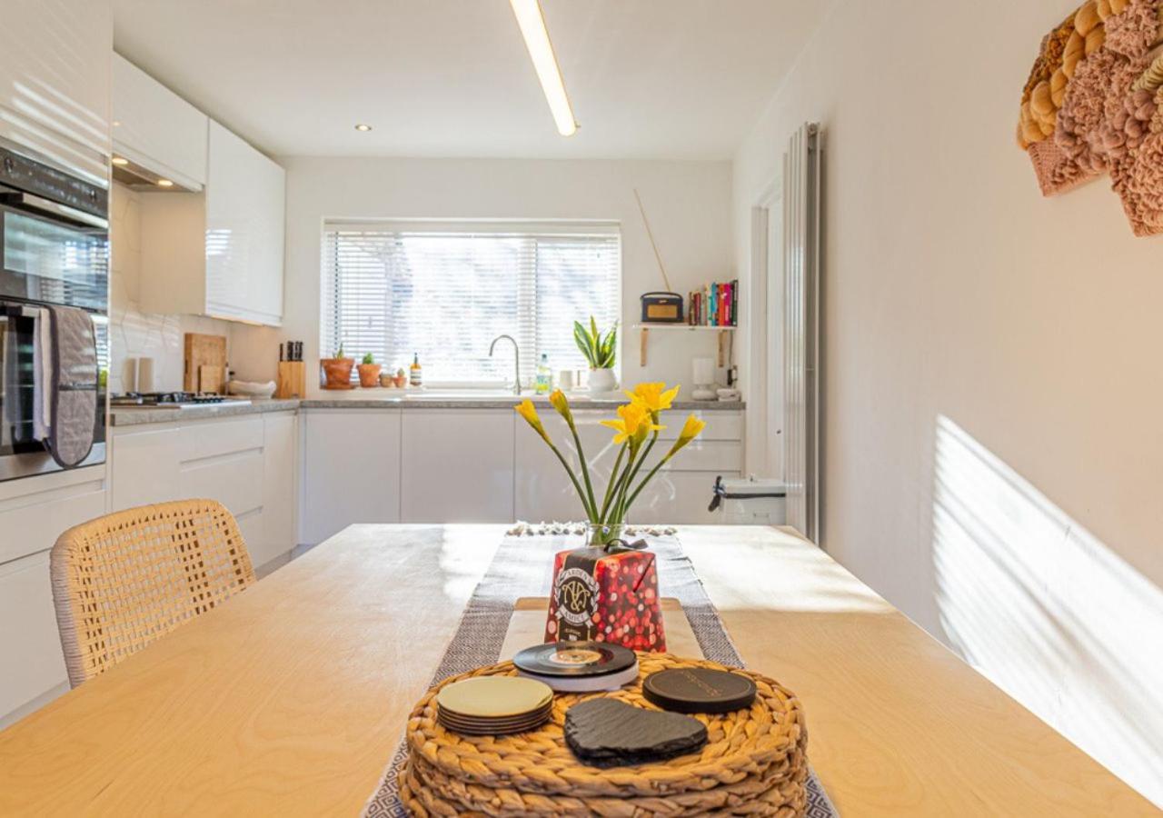 Вілла Modern 2 Bd W/ Garden In The Heart Of Tetbury! Екстер'єр фото