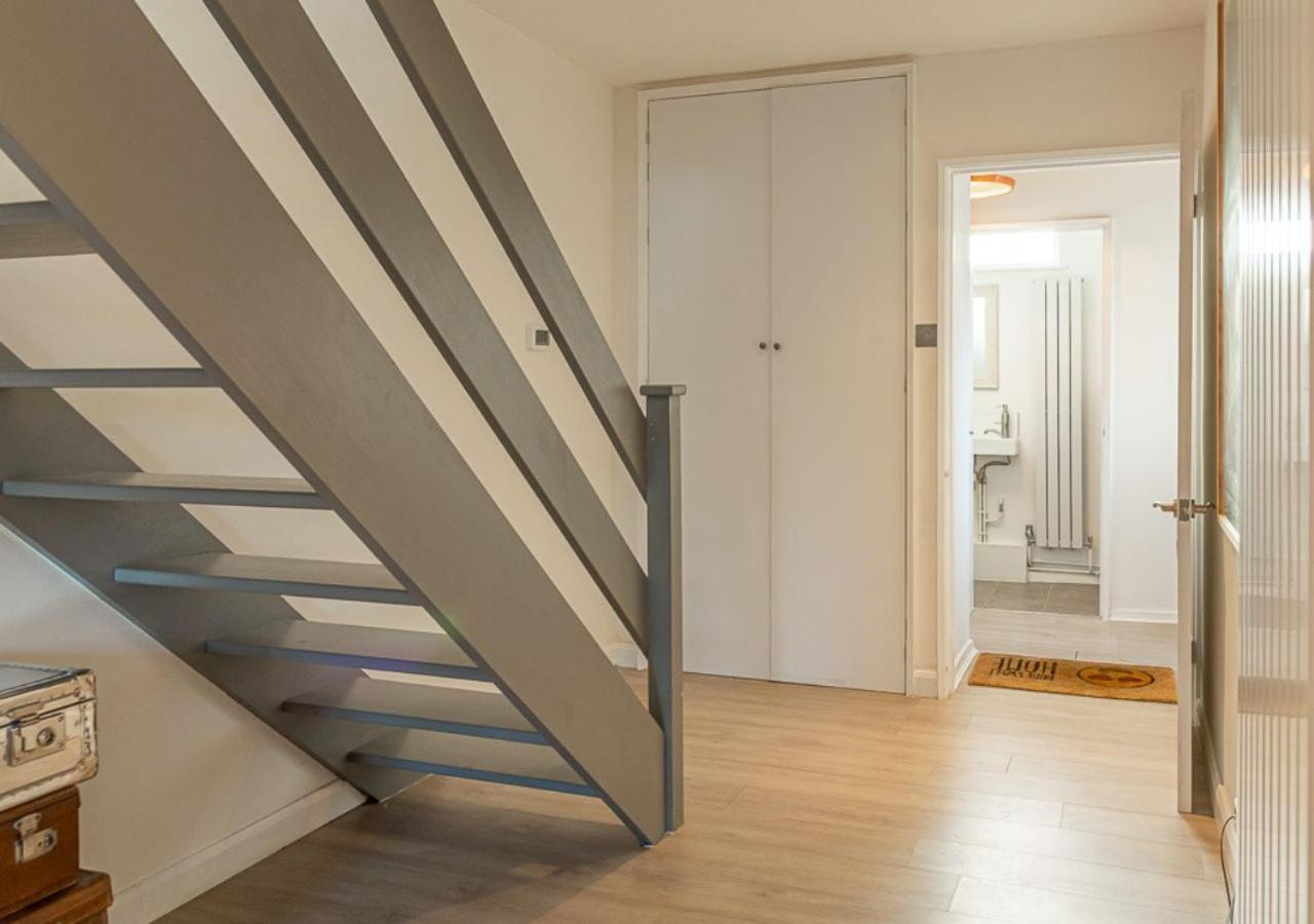 Вілла Modern 2 Bd W/ Garden In The Heart Of Tetbury! Екстер'єр фото