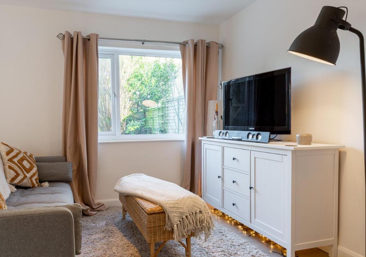 Вілла Modern 2 Bd W/ Garden In The Heart Of Tetbury! Екстер'єр фото