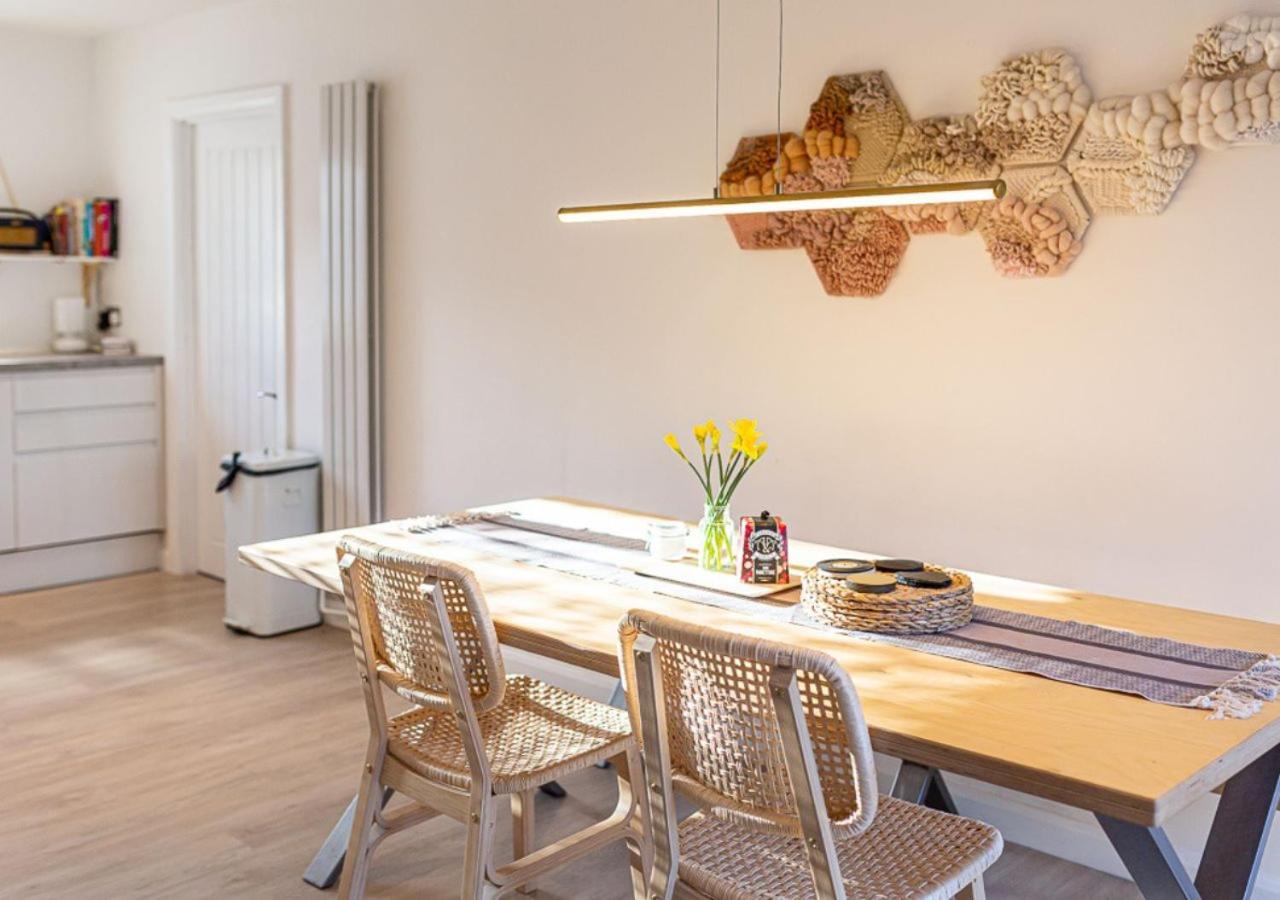 Вілла Modern 2 Bd W/ Garden In The Heart Of Tetbury! Екстер'єр фото