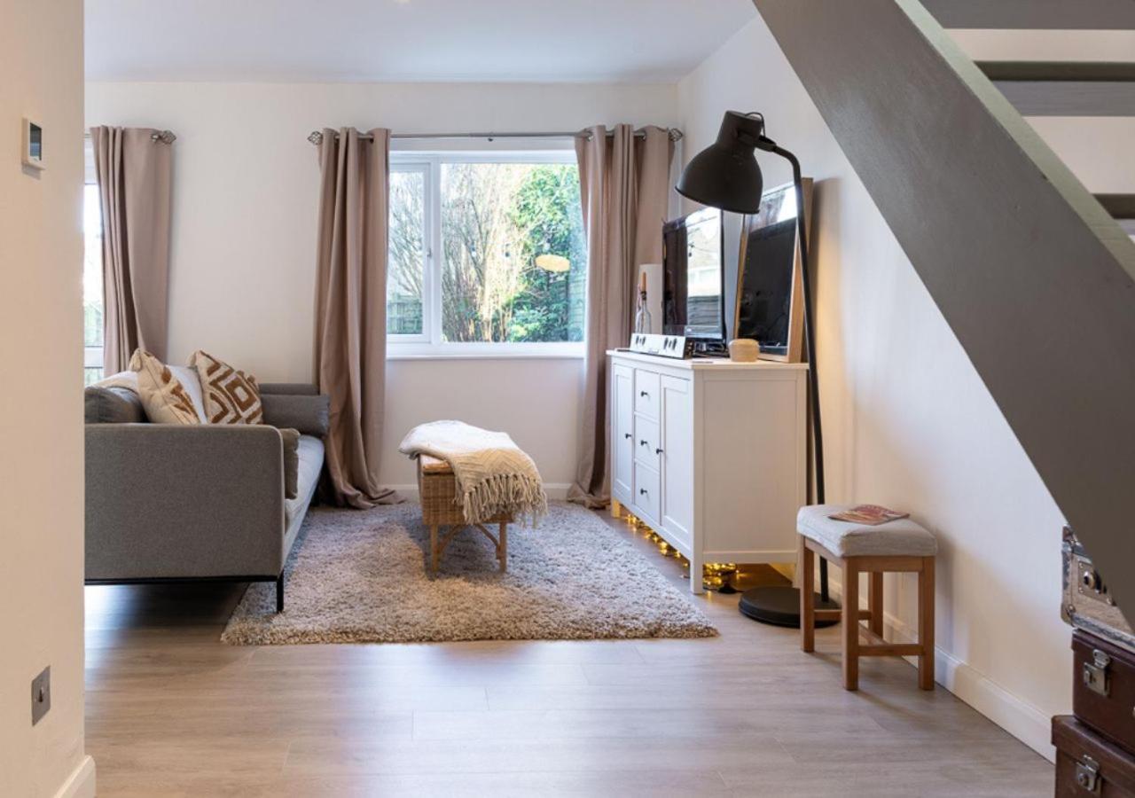 Вілла Modern 2 Bd W/ Garden In The Heart Of Tetbury! Екстер'єр фото
